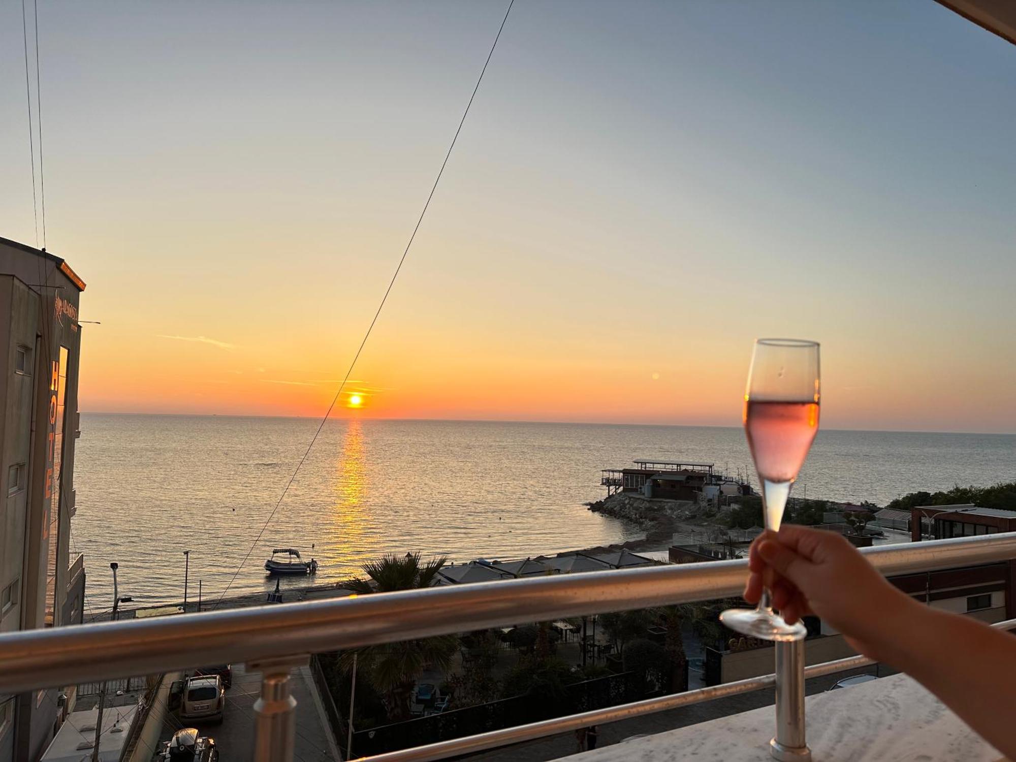 Odore Di Mare Con Jacuzzi Appartamento Durrës